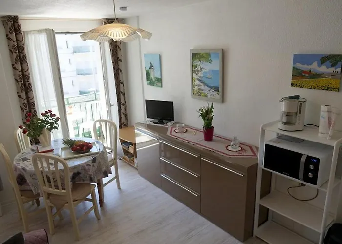 Apartment 4 Pers. A Luchon - Balcons Sud, Parking Et Proximite Thermes Et Commerces - Fr-1-313-151 *